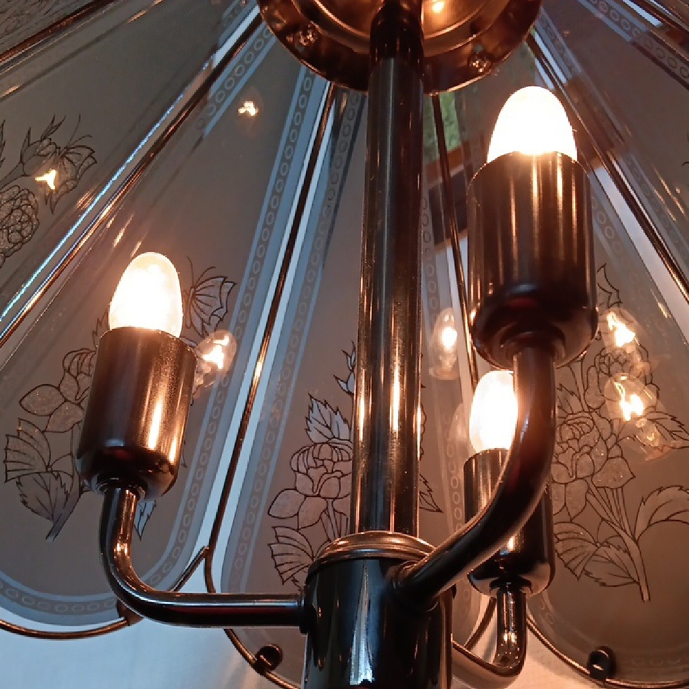 Elegant Vintage Floral Glass Table Lamp - Picture 5 of 11